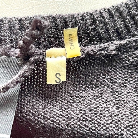 Tahari Black Tunic Sweater – Size Small, Ribbed Hem, Excellent Condition - Picture 9 of 11